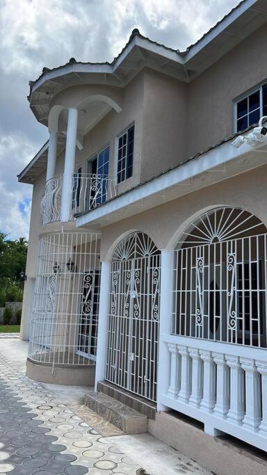 Paradise Nestled Between Montego Bay And Negril Hopewell Exteriör bild